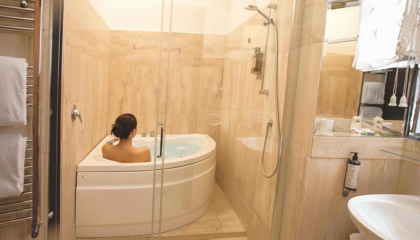 Suite with Jacuzzi and Garden Access,1704848627:JPEG