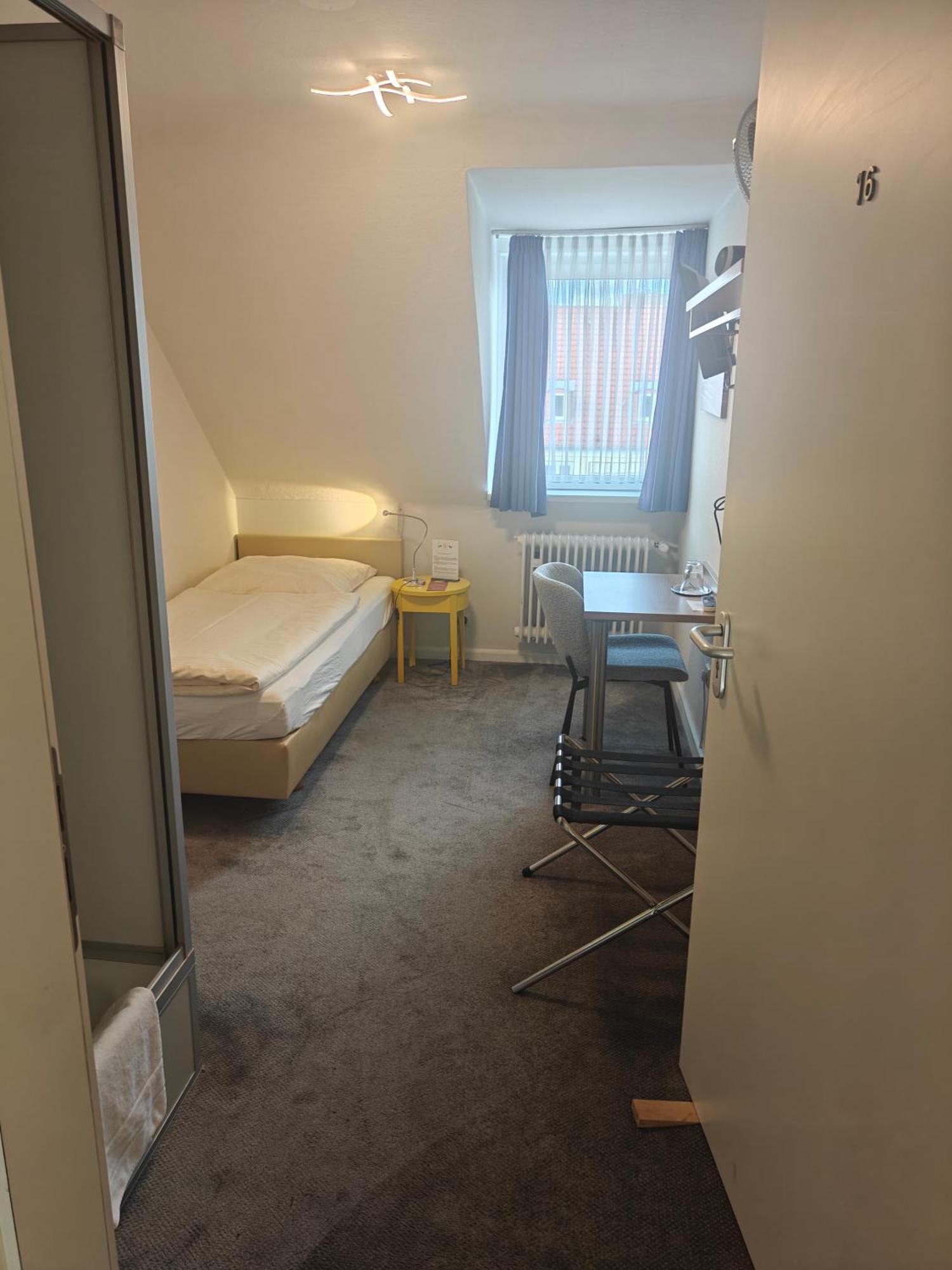 Single Room private shower or shared toilet,1704852940:JPEG