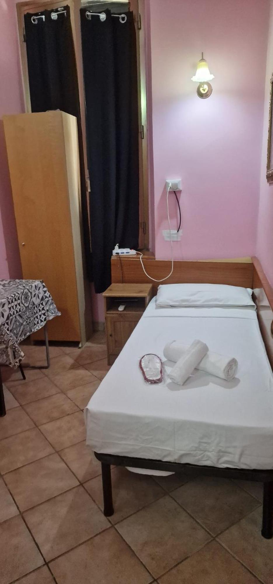 Camera Singola con Bagno Privato
