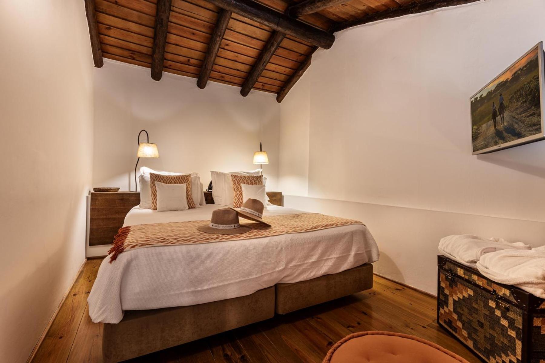 Double Room,1705577295:JPEG