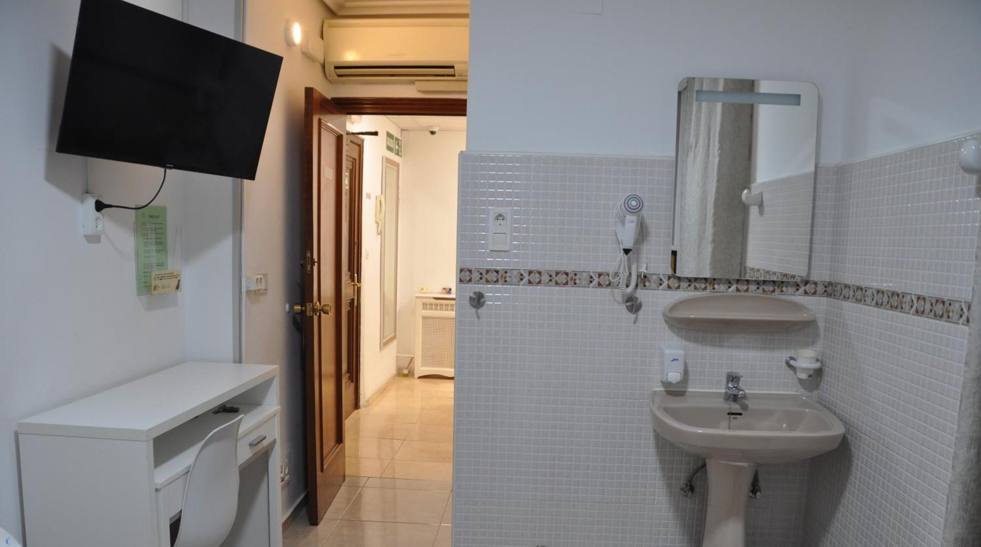 Twin Room with Shared Bathroom