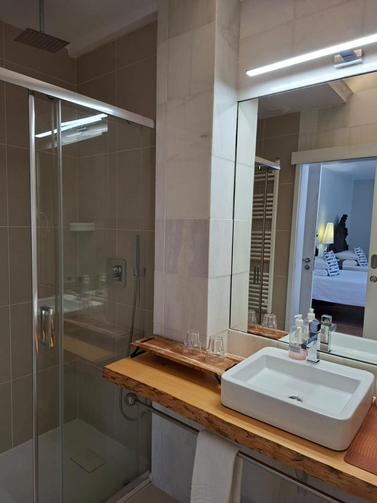 Quarto Twin com Casa de Banho Privativa