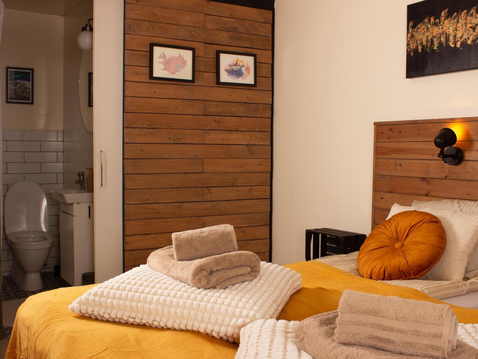 Double or Twin Room Private Bathroom