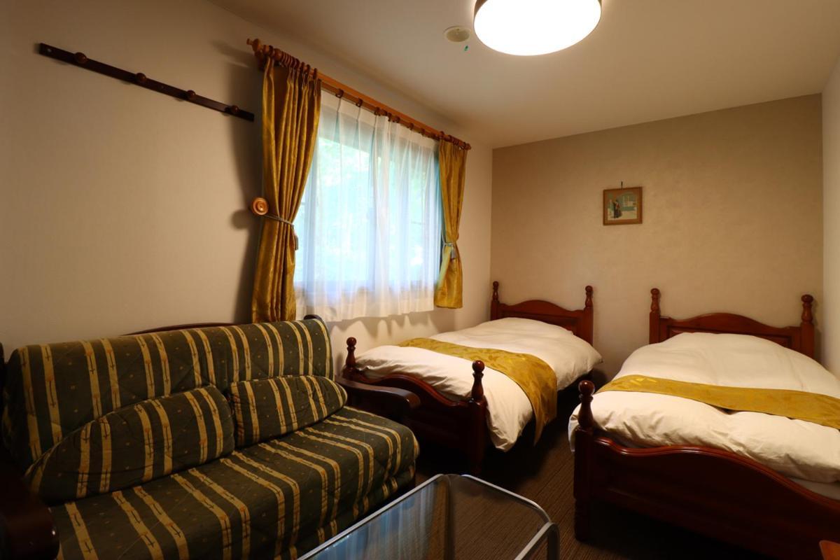 Twin Room with Shower