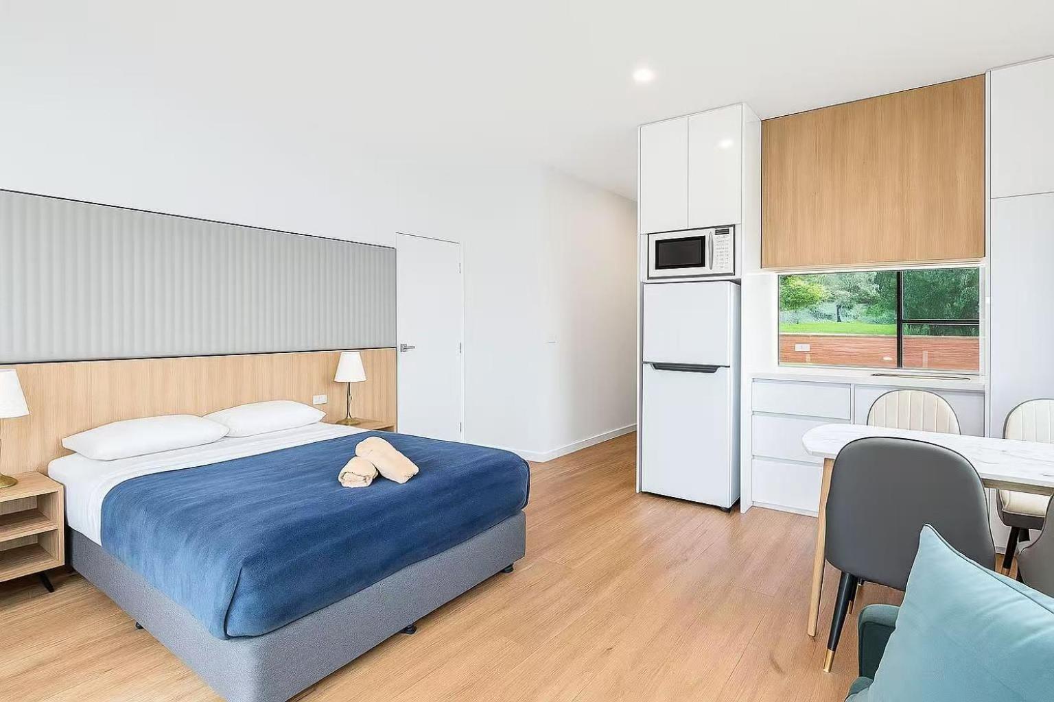 Deluxe Queen Suite