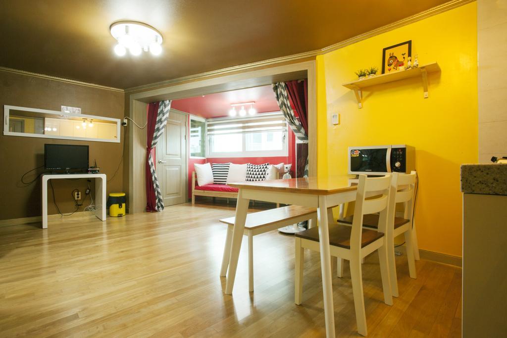Family Studio (10 Adults) with River View