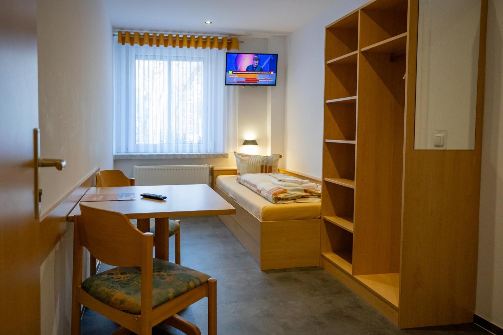Single Room,1765809162:JPEG