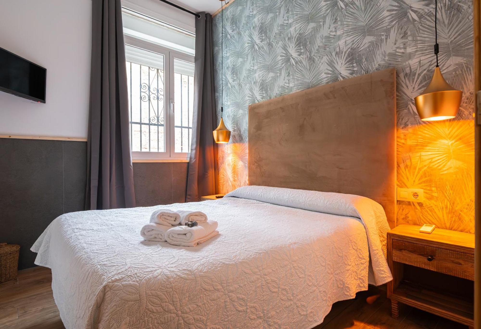 Budget Double Room Private Bathroom 1 Double Bed,1742726614:JPEG