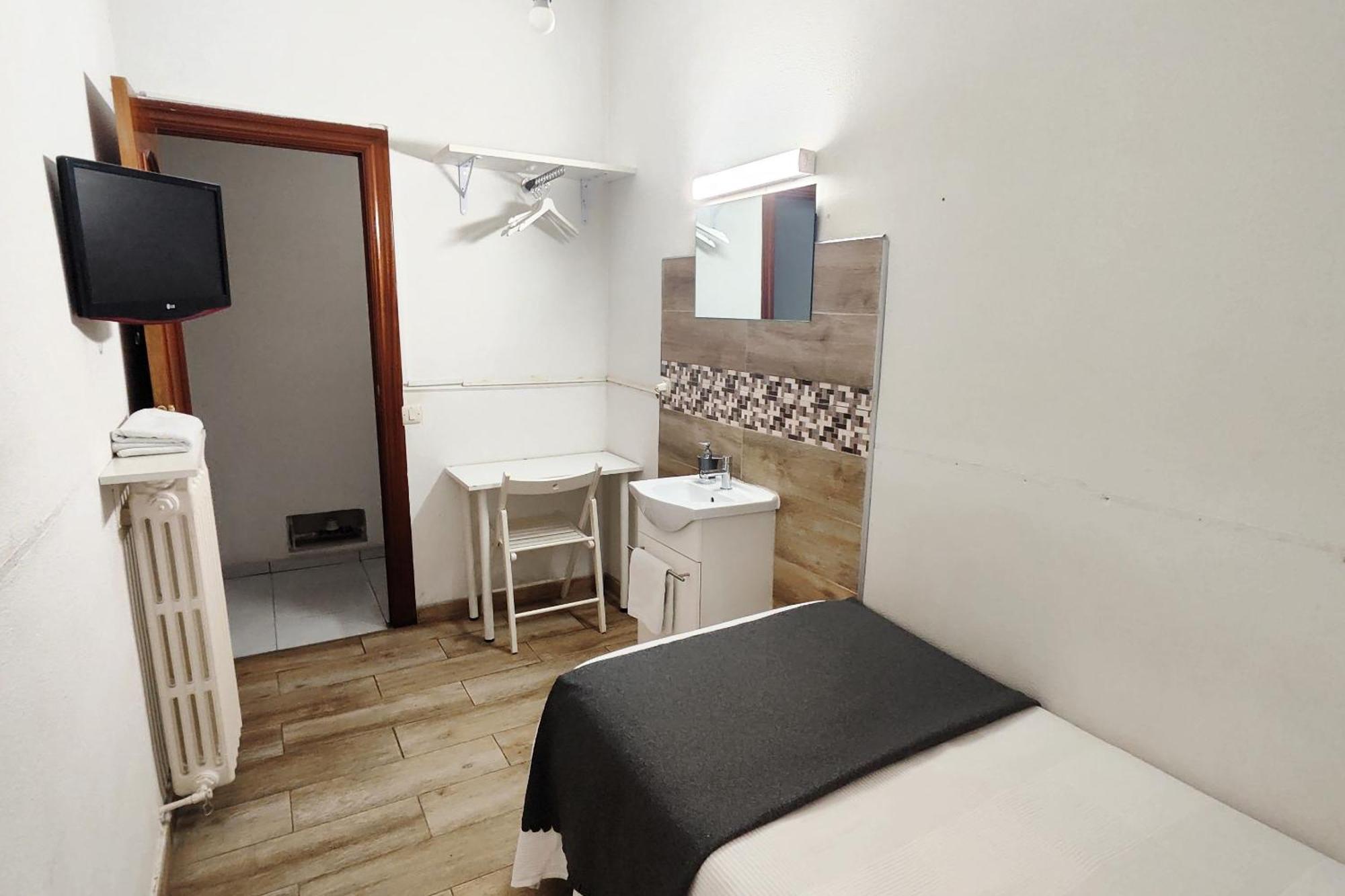 Single Room with Shared Bathroom