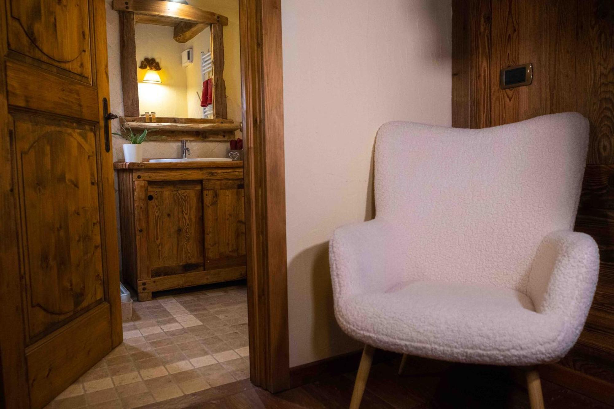 Deluxe Room,1742795075:JPEG