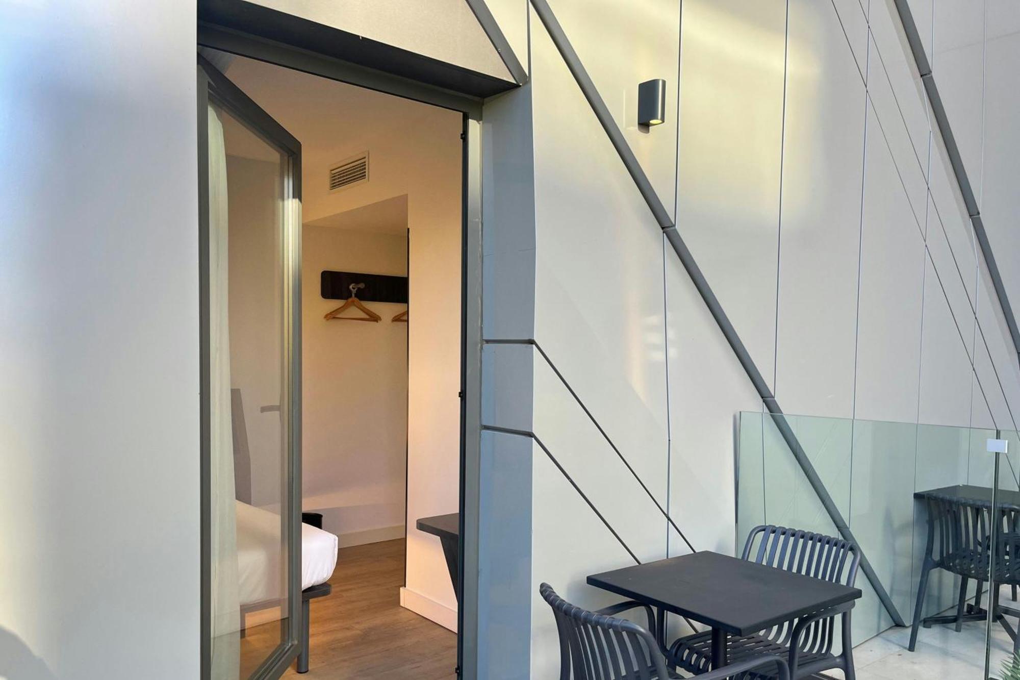 Standard Queen Room Terrace City View