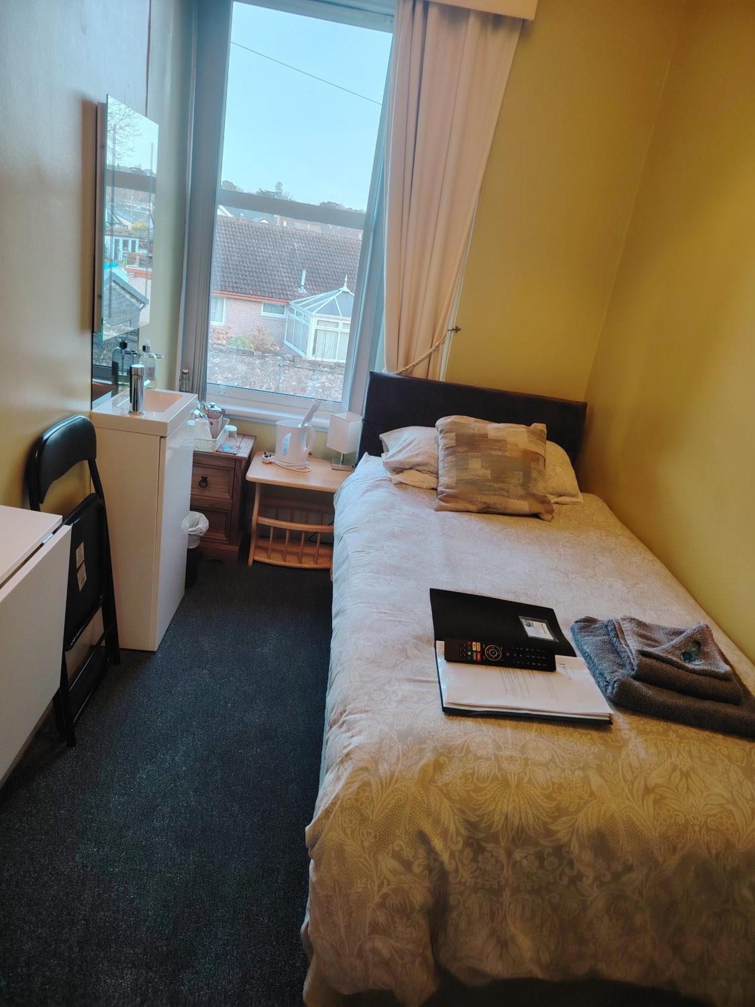 Single Room with Shared Bathroom