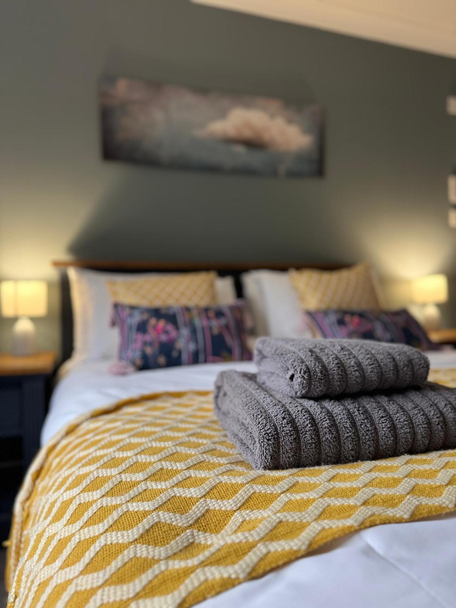 Deluxe Two-Bedroom Apartment with Garden View