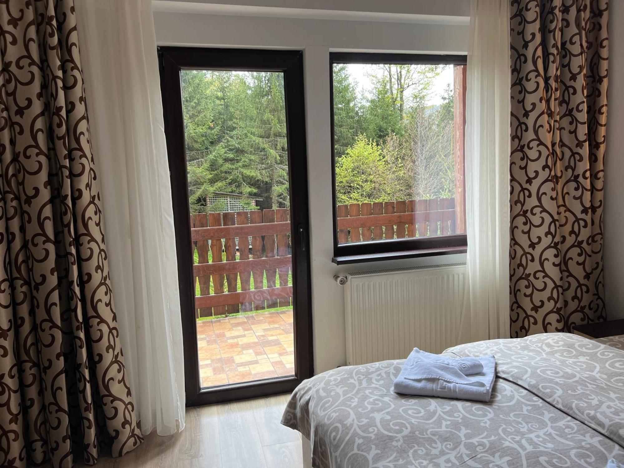 Kamer met Queensize Bed en Balkon