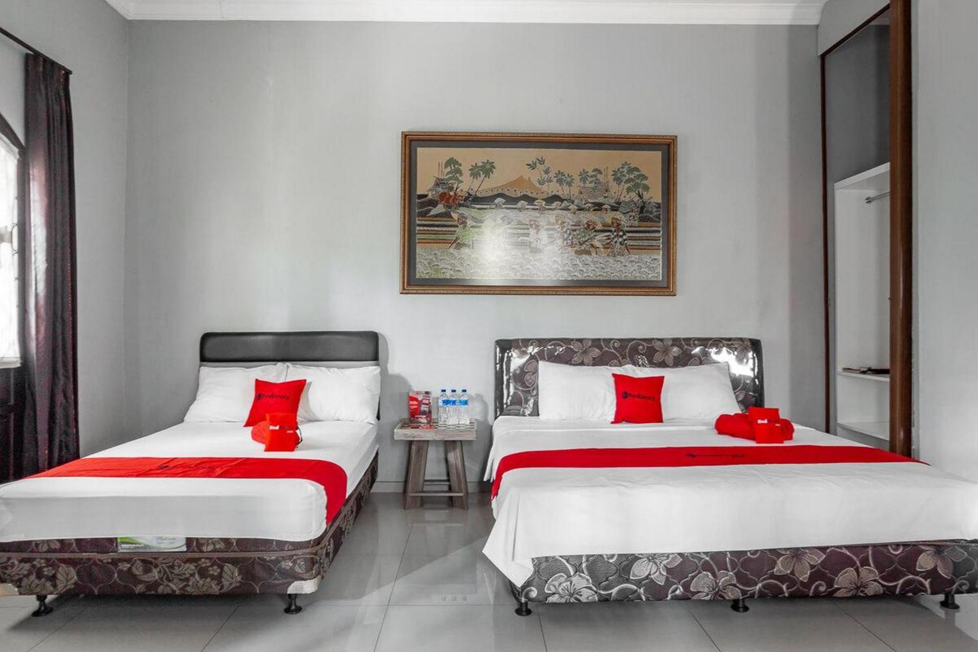 RedDoorz Triple Room