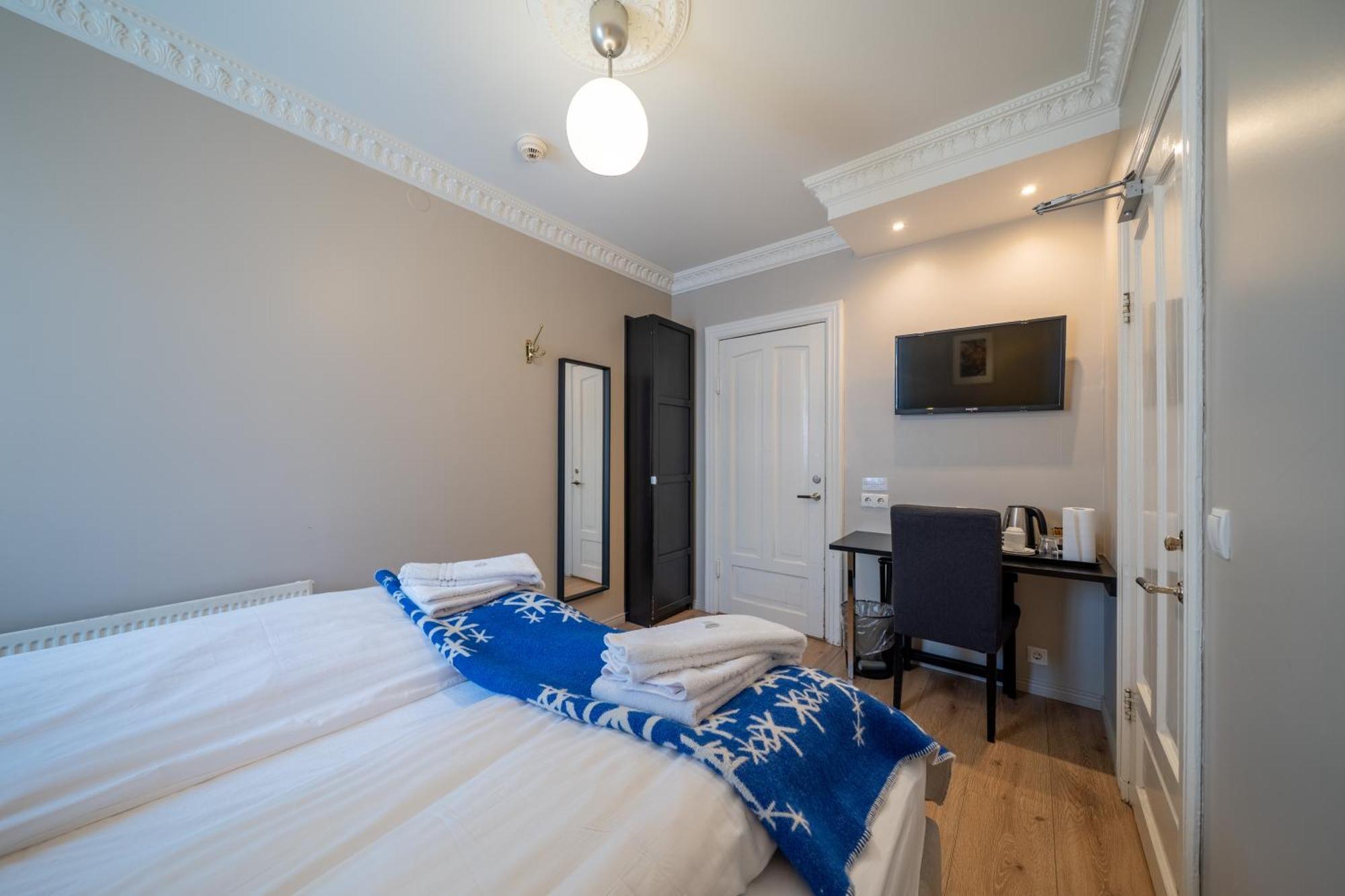 Double or Twin Room Private Bathroom