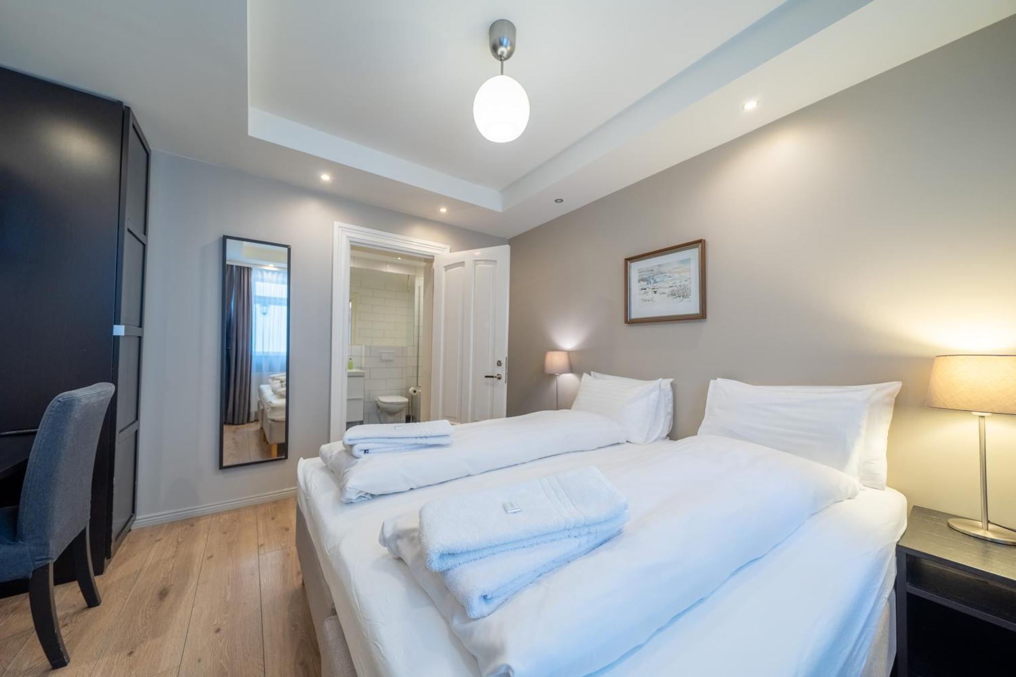 Double or Twin Room Private Bathroom