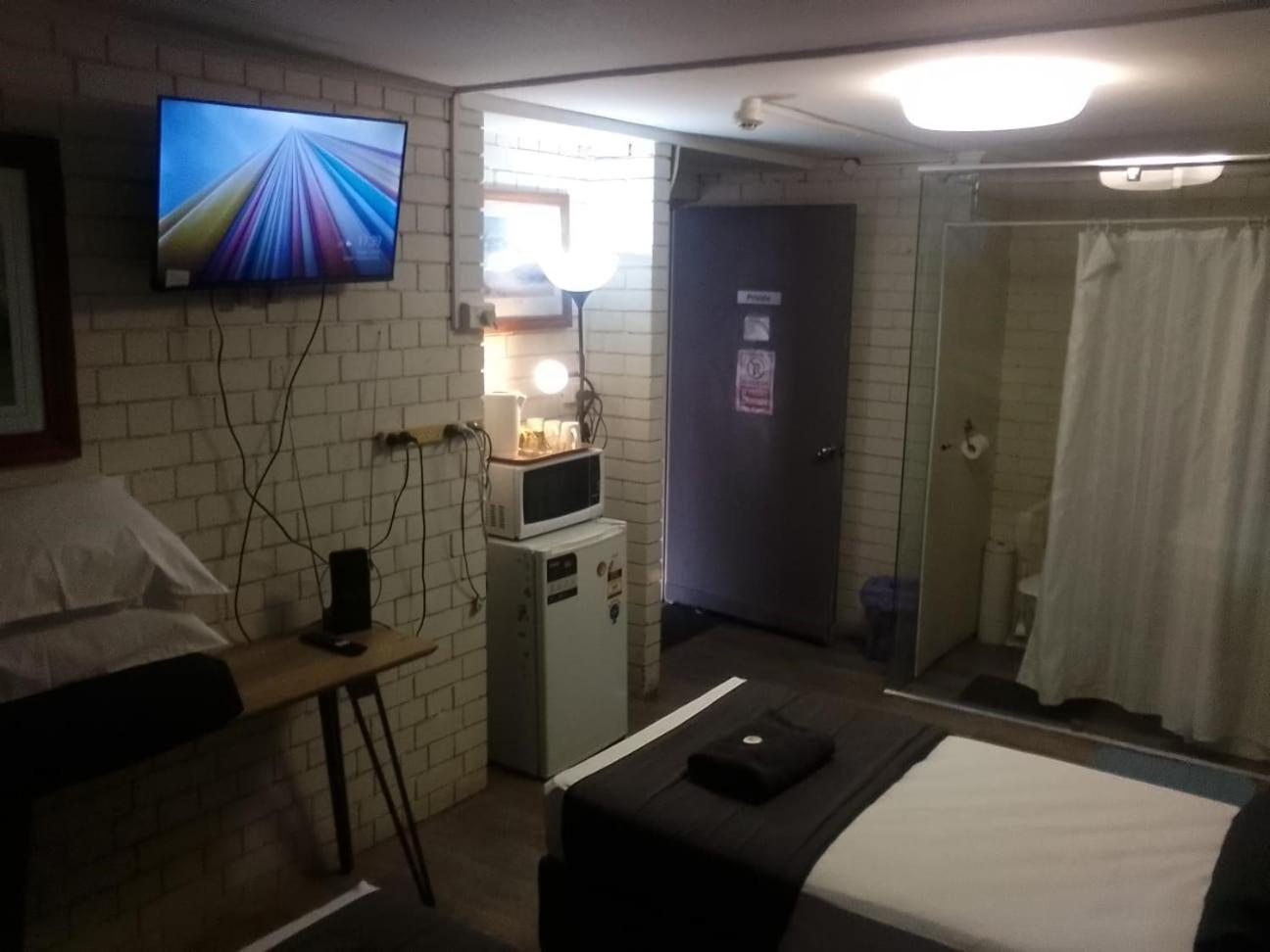 Twin Room with Private Bathroom - Pet Friendly,1758359249:JPEG