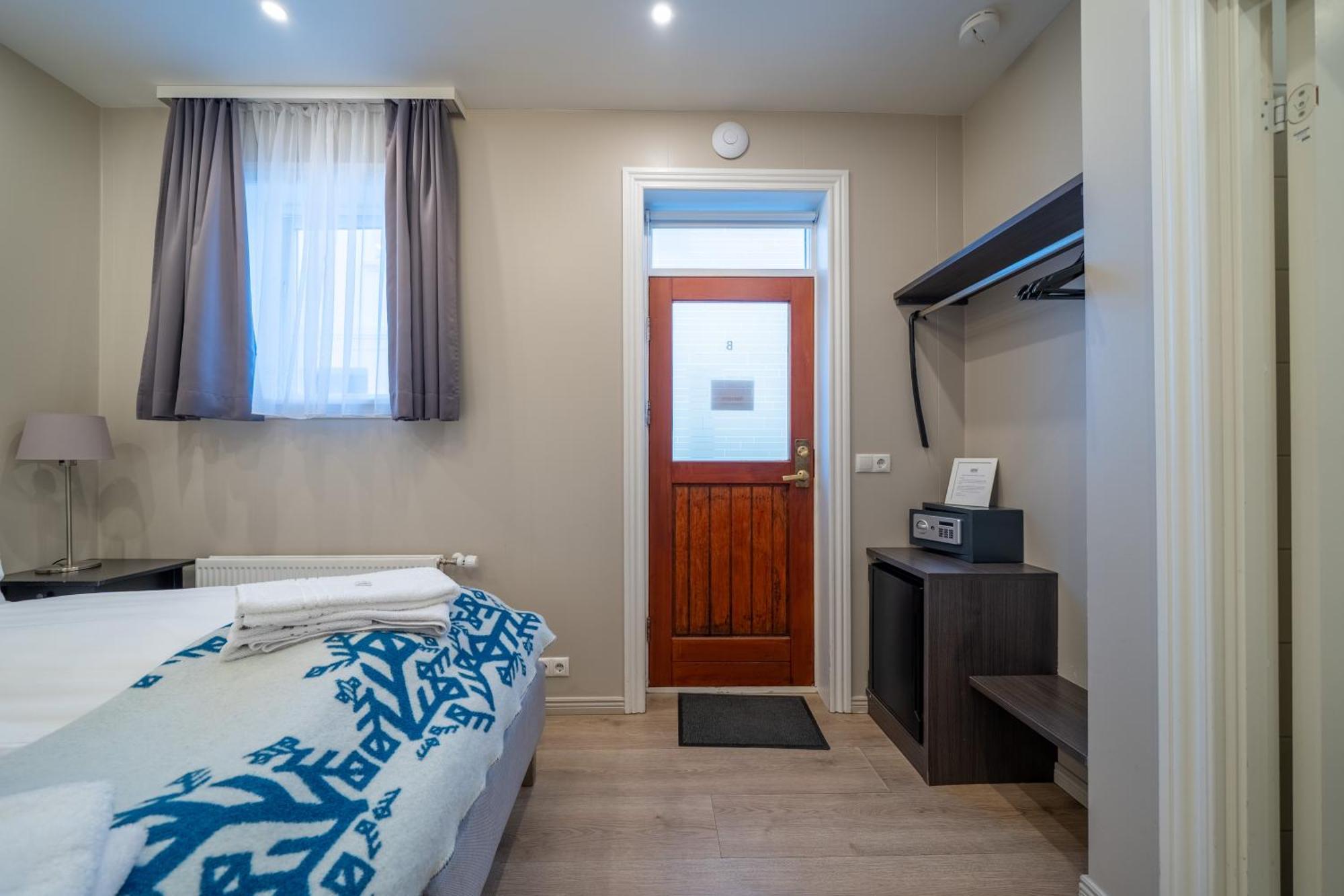 Double or Twin Room Private Bathroom