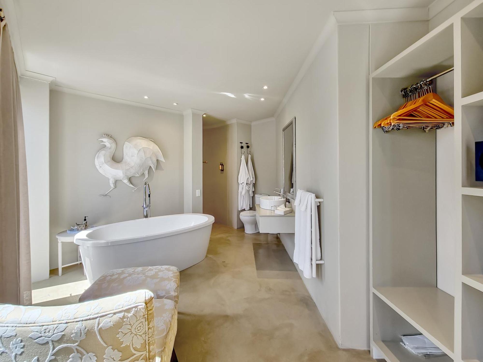 Deluxe Suite 202 / Bath & Rain Shower