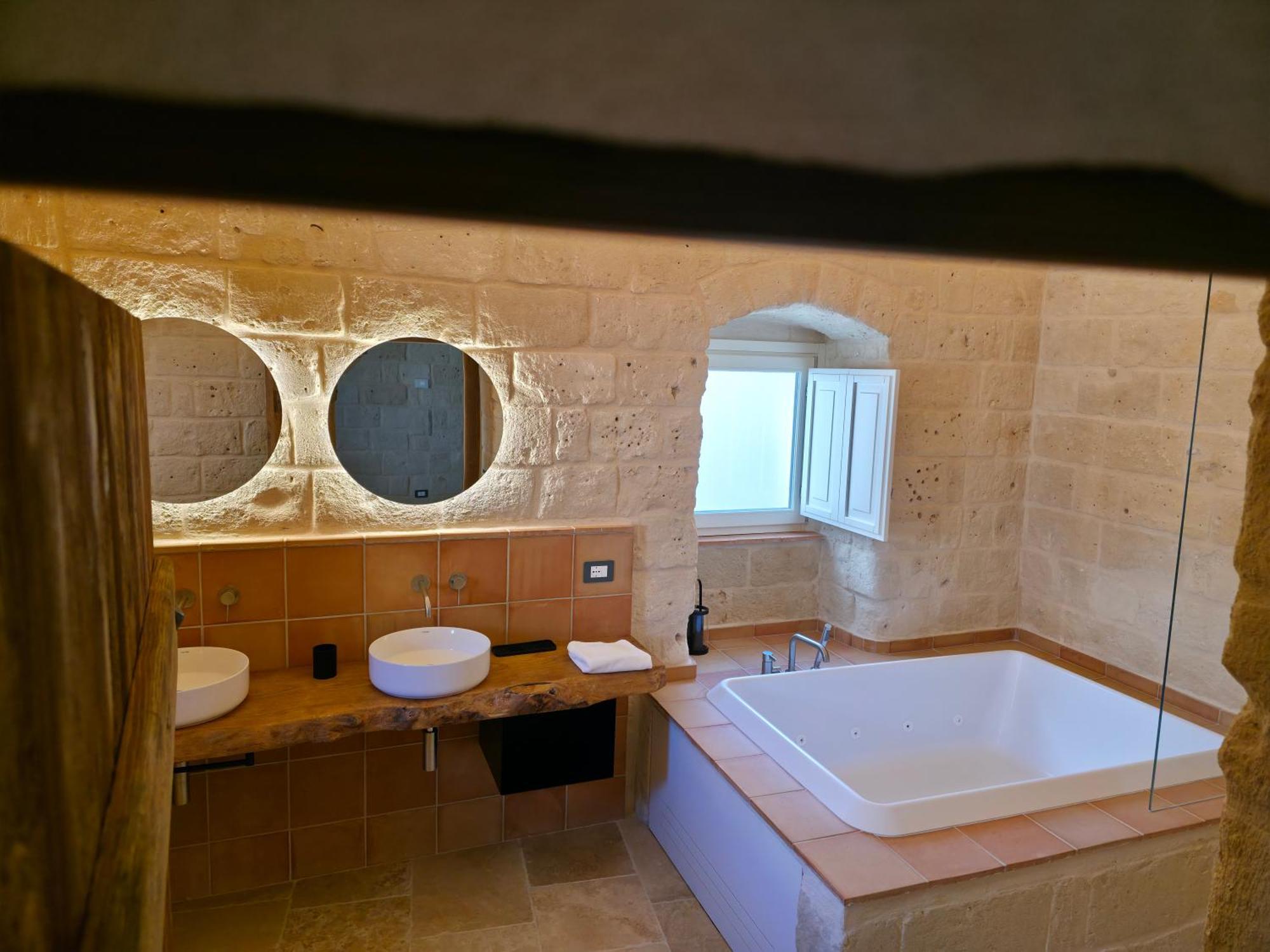 Deluxe Suite mit Whirlpool-Badewanne
