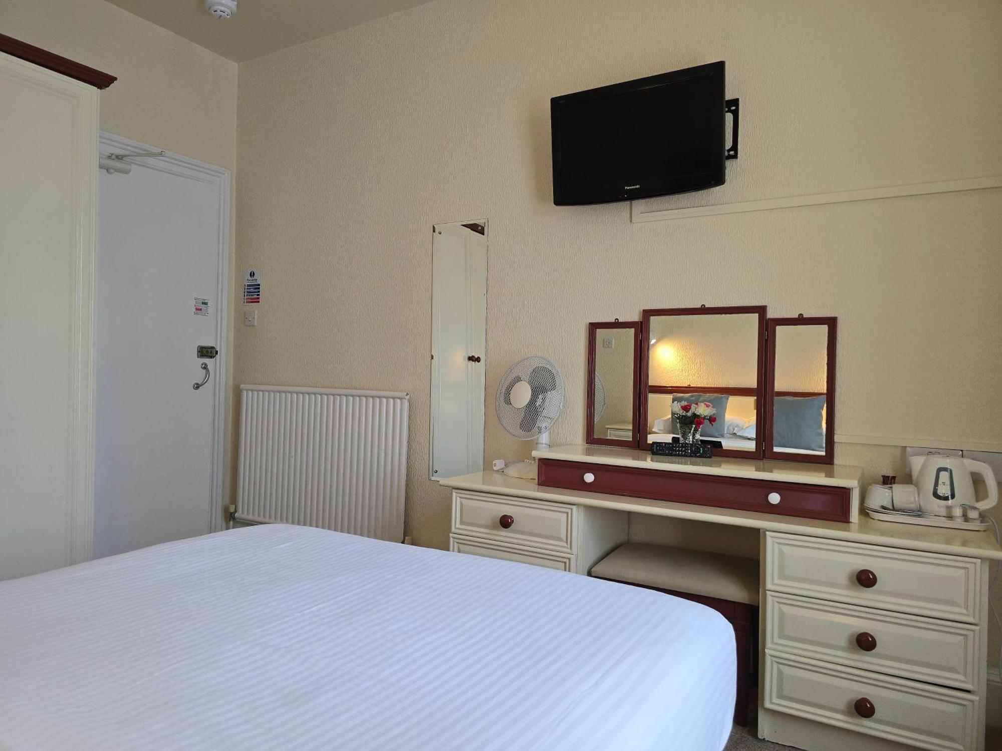 Double Room with Street View