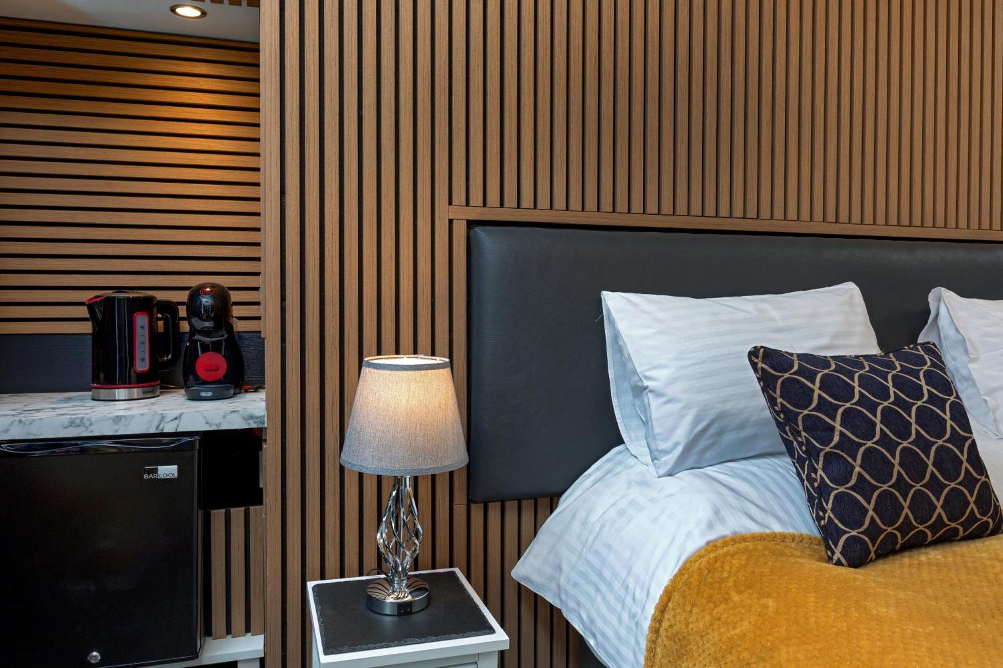 Double or Twin Room with Partial Sea View