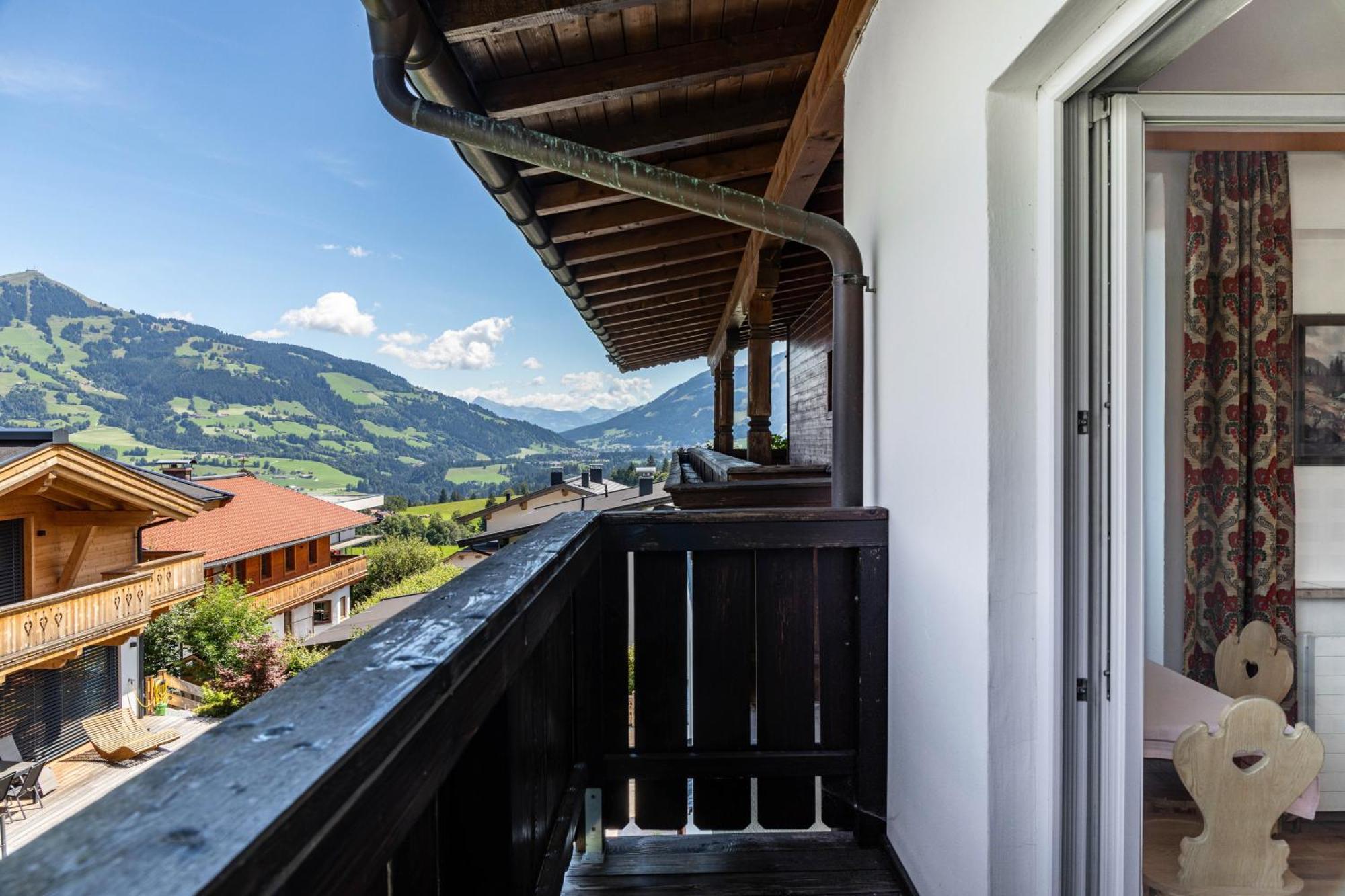 Vierbettzimmer mit Dusche
