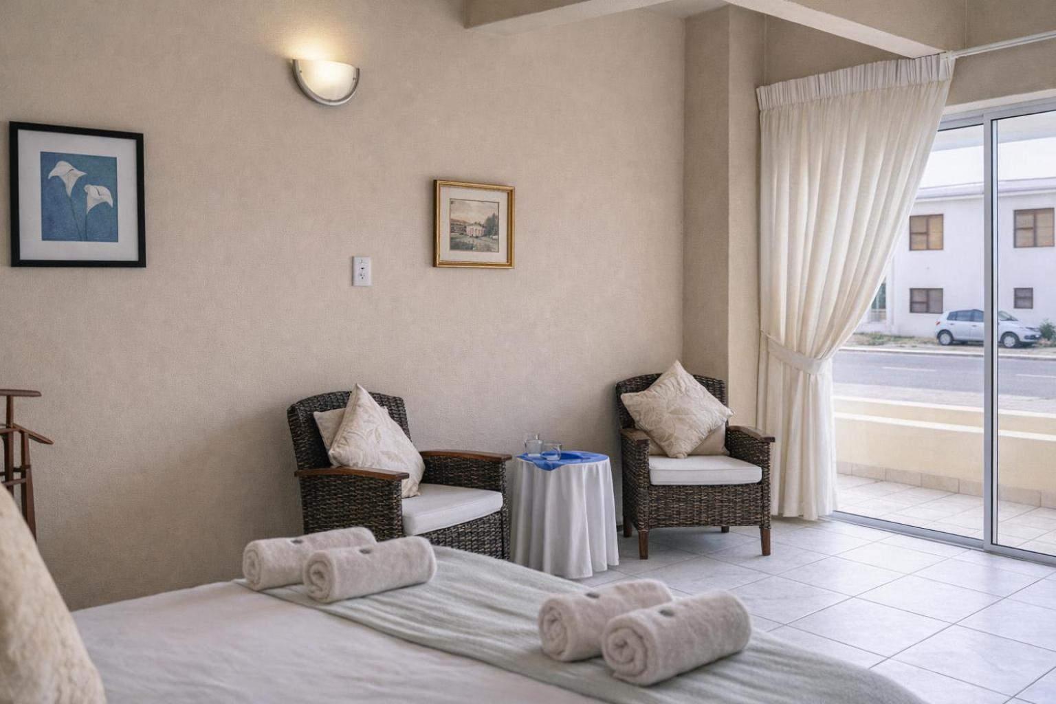 Deluxe Double Room (2 Adults + 1 Child)