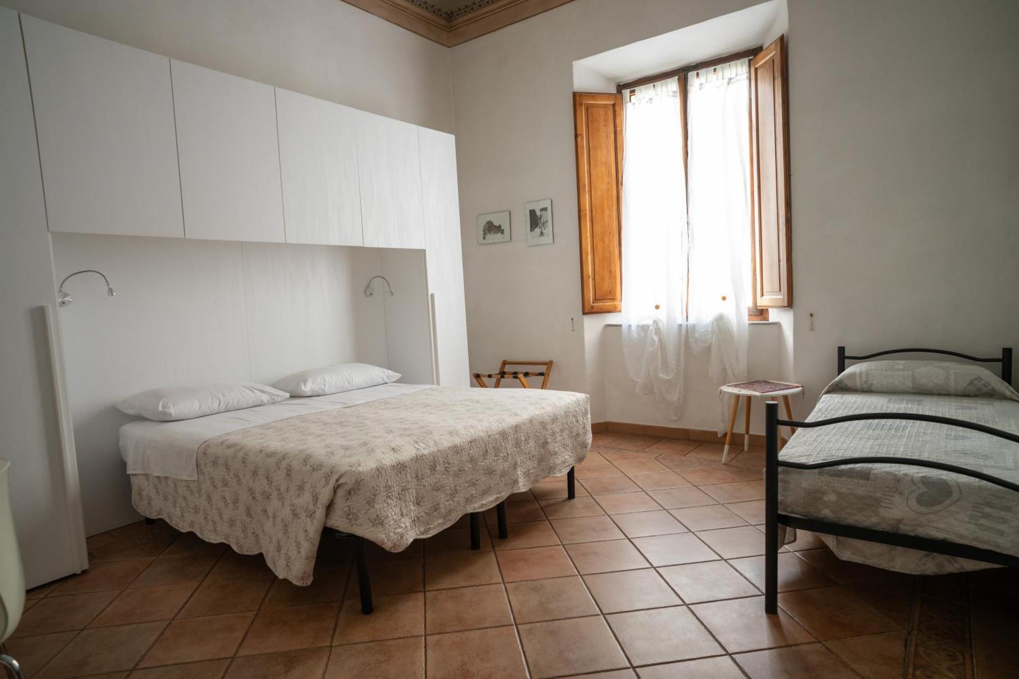 Camera Tripla Basic con Bagno in Comune