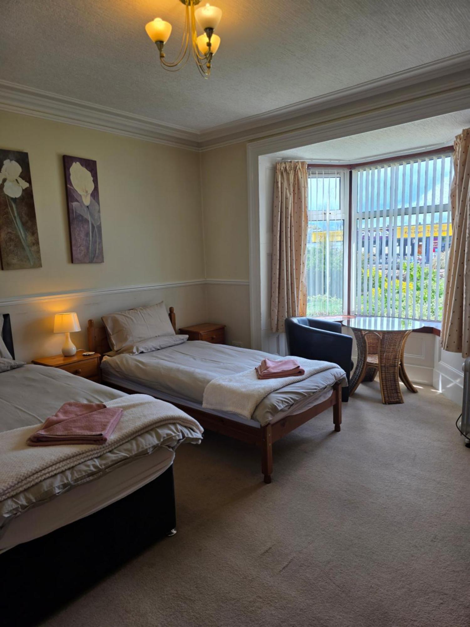 Twin Room with Private External Bathroom