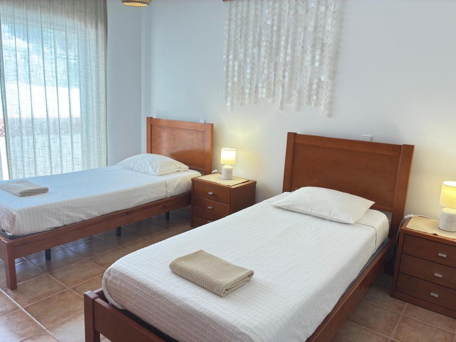 Cama individual en habitación compartida mixta