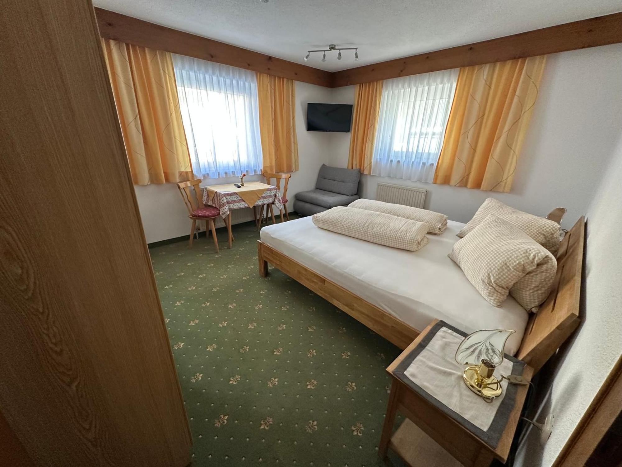 Classic Dreibettzimmer