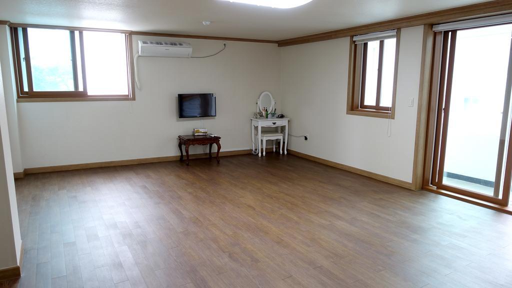 Korean-Style Family Room