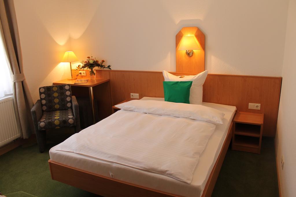 Einzelzimmer mit eigenem Bad