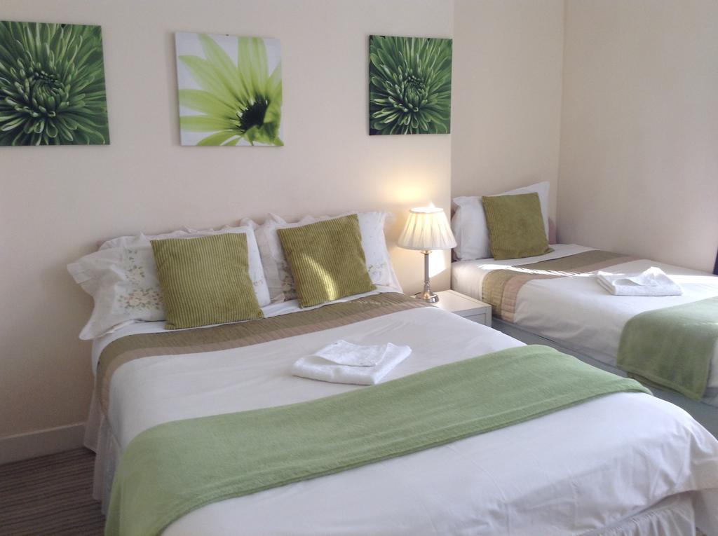 Family Room (2 Adults + 1 Child)