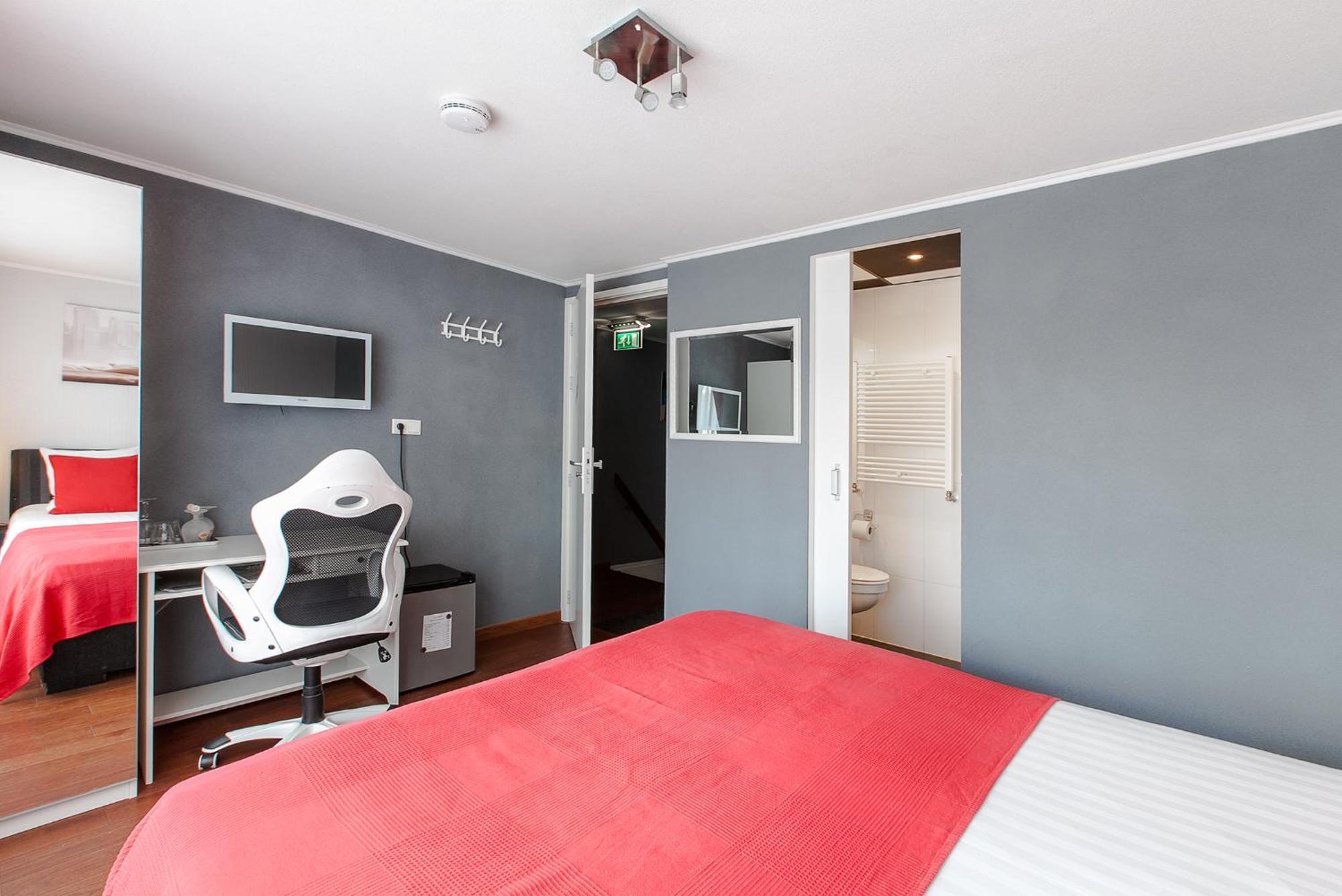 Standard Double Room,195288460:JPEG