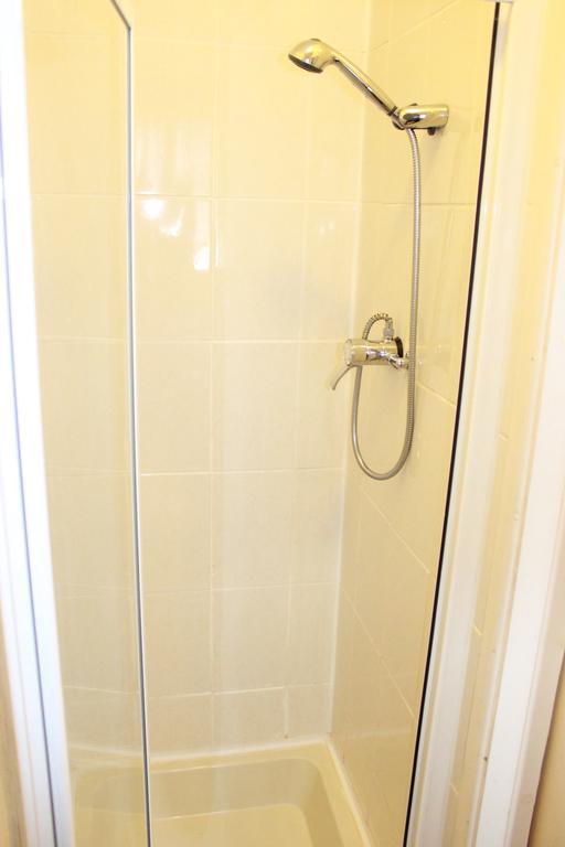 Single Room,702816400:JPEG