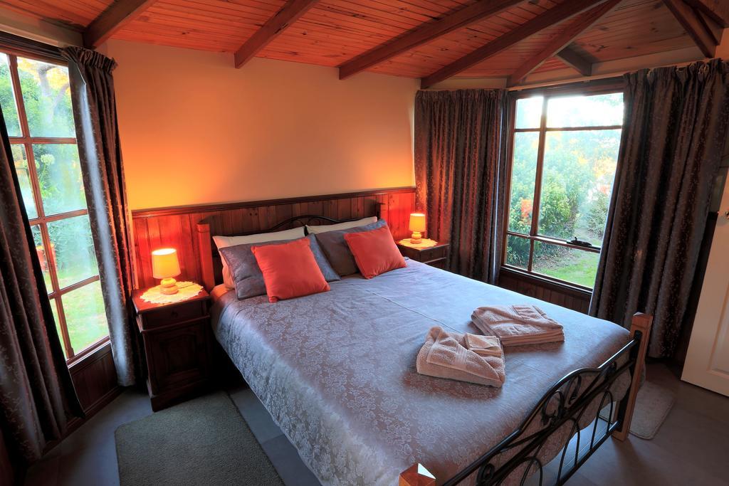 Family Room with Lake View,200092495:JPEG