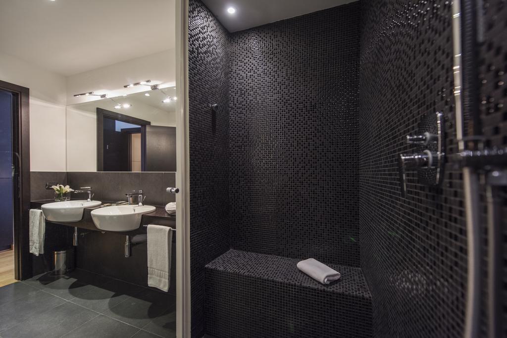 Deluxe Double or Twin Room with City View