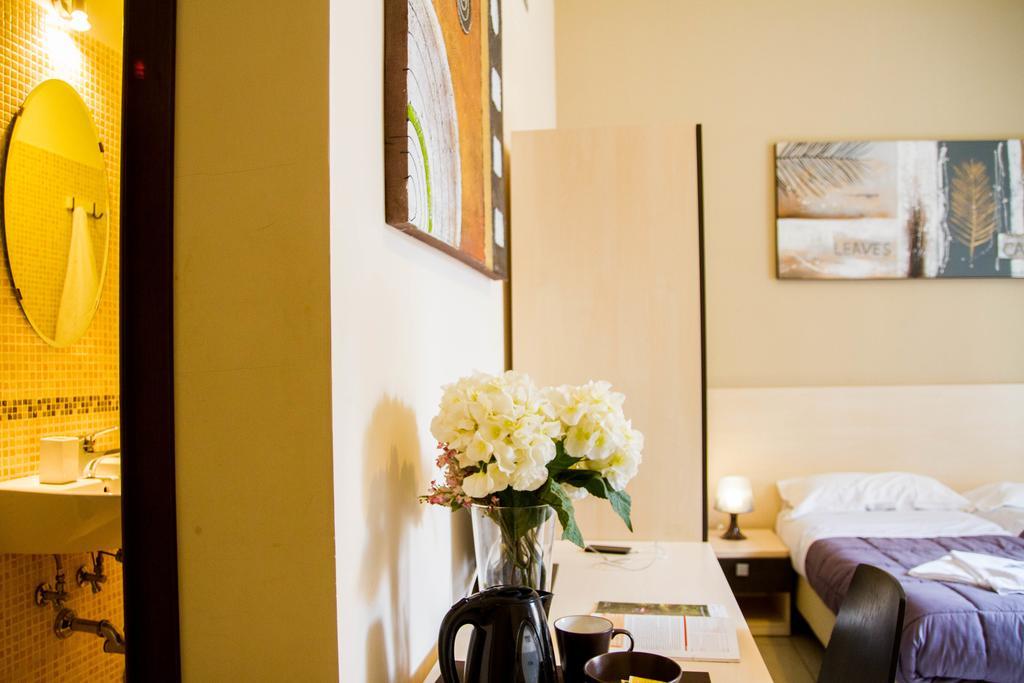 Twin Room Bathroom,814916648:JPEG