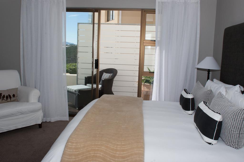 Zimmer mit Kingsize-Bett oder Zweibettzimmer - mit Außendusche