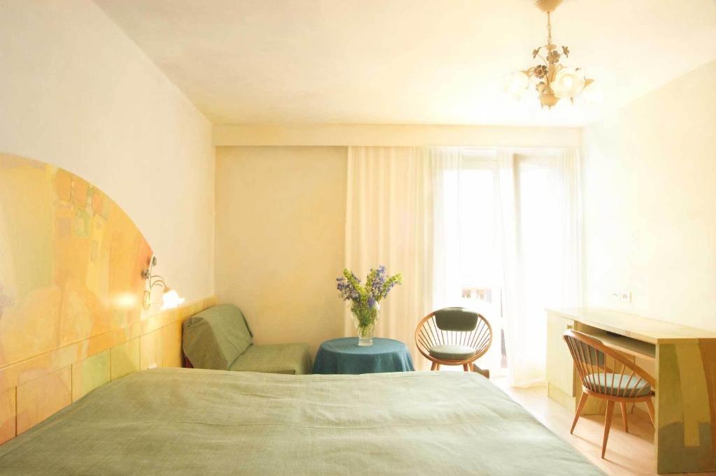Doppelzimmer mit Gartenblick