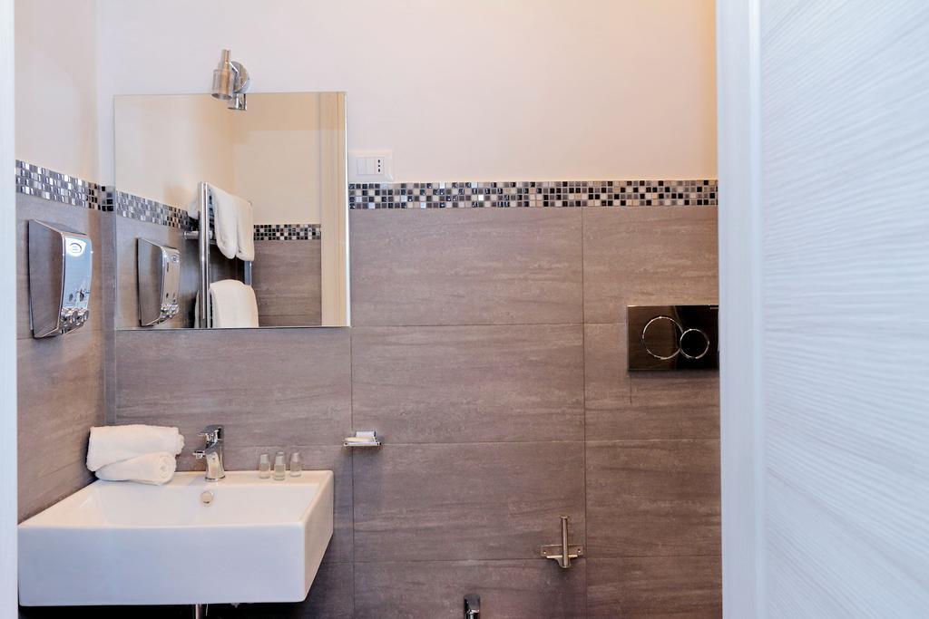Camera Tripla Deluxe con Bagno Privato
