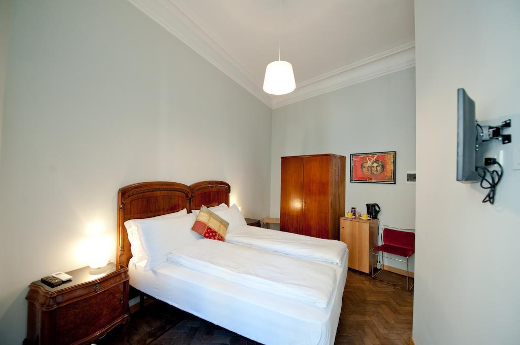 Double or Twin Room,230357005:JPEG