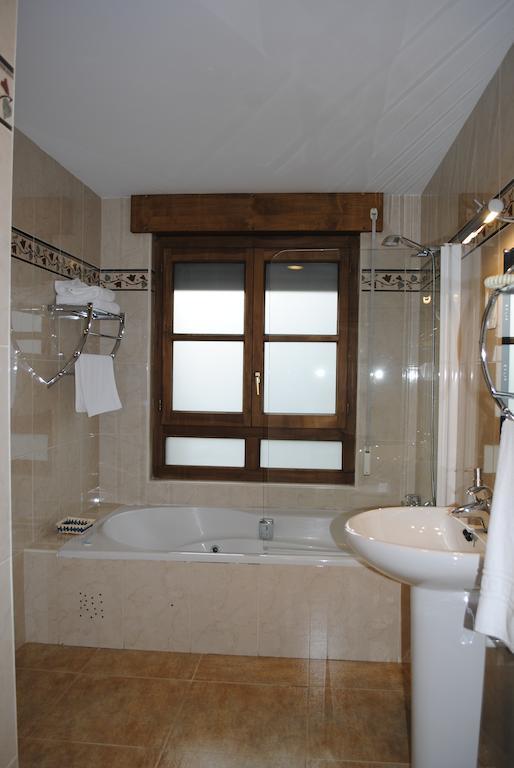 Suite Spa Bath,1765356984:JPEG