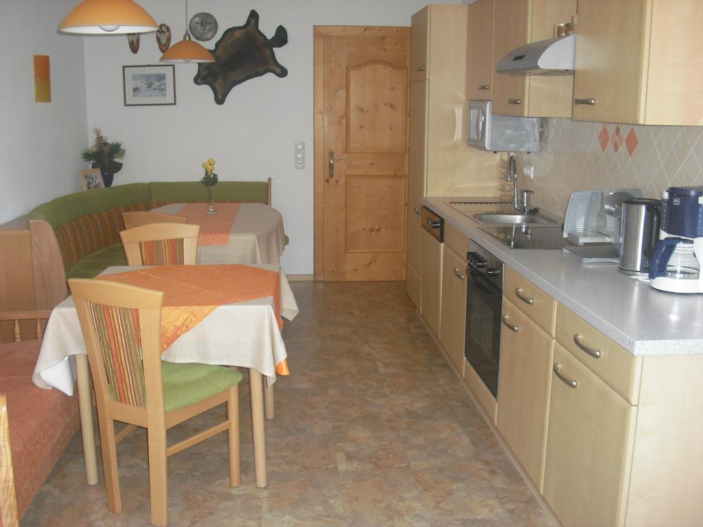 Doppelzimmer mit Balkon (2 Erwachsene + 1 Kind)