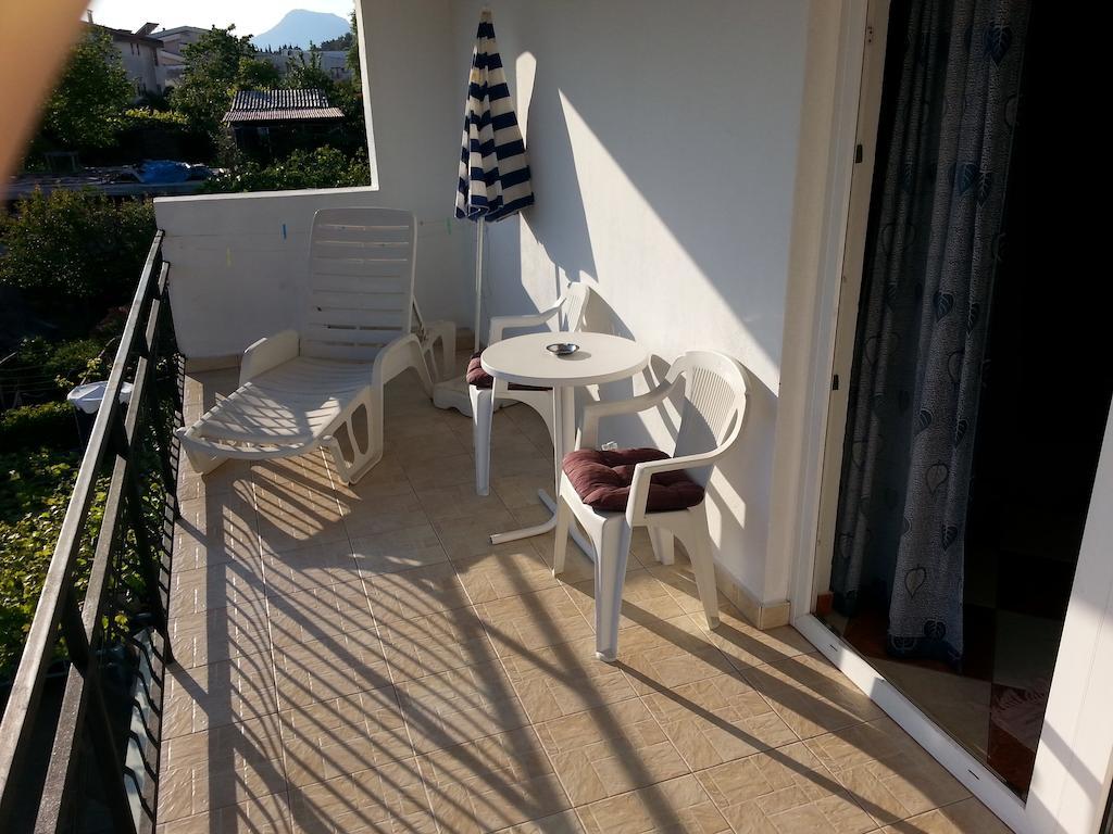 Studio mit Balkon und Meerblick.