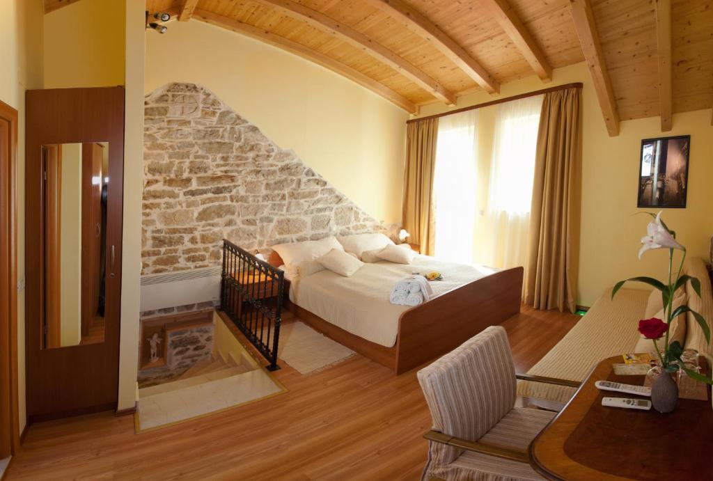 Romantic Double Room,23475684:JPEG