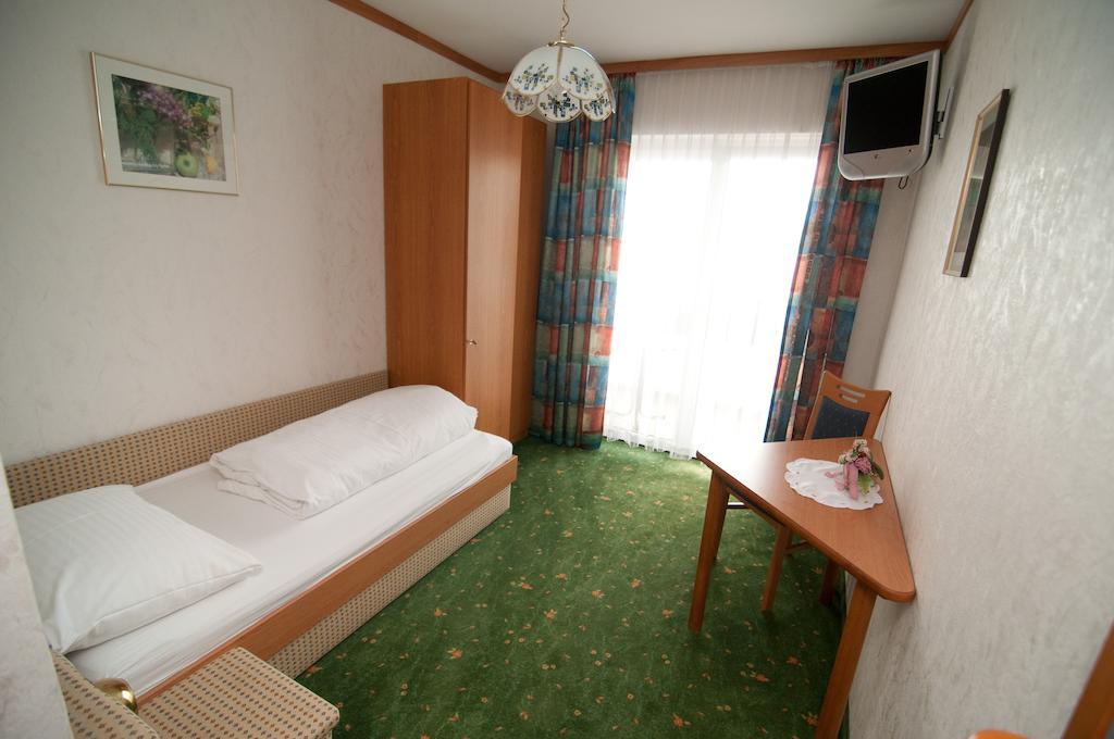 Single Room with Balcony and Lake View